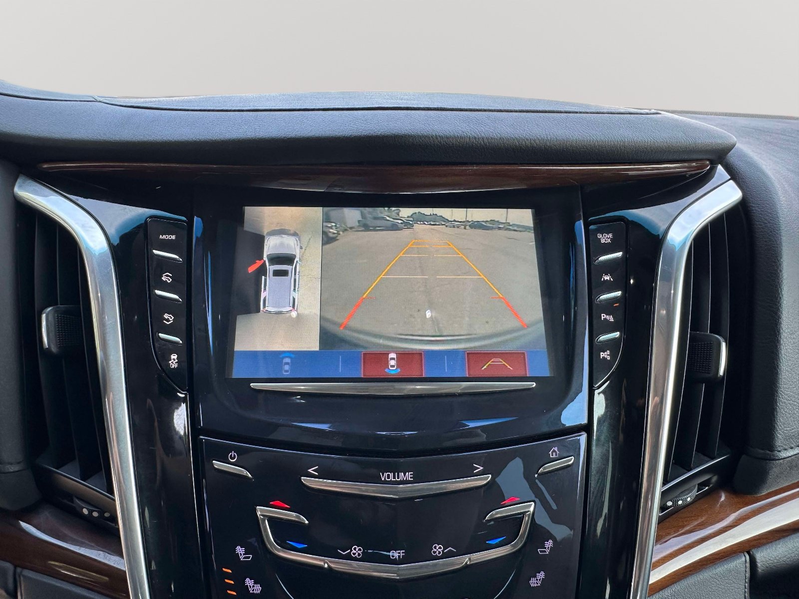 Used 2019 Cadillac Escalade Premium Luxury w/ LPO, Radiant Package AWD/4WD image 11