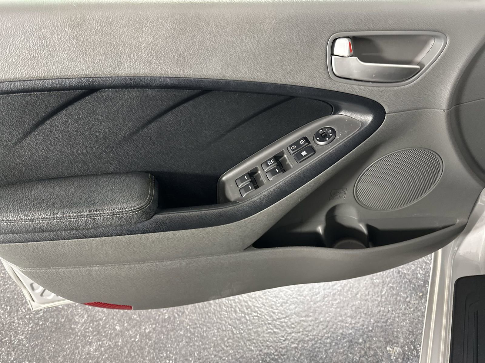 Used 2017 Kia Forte LX image 33