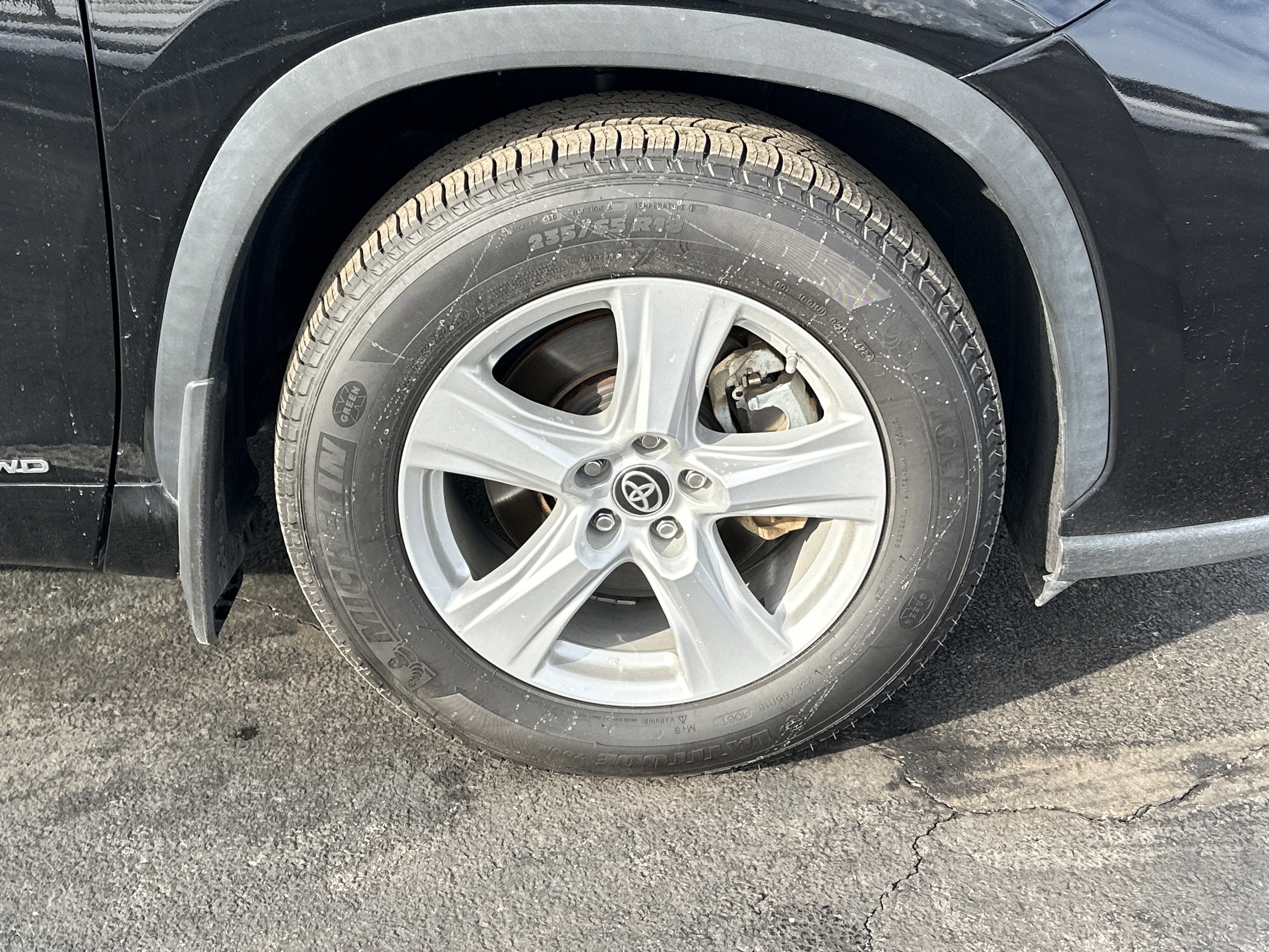 Used 2021 Toyota Highlander LE image 13