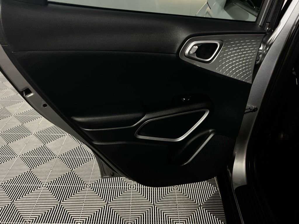 Used 2025 Kia Soul LX image 23