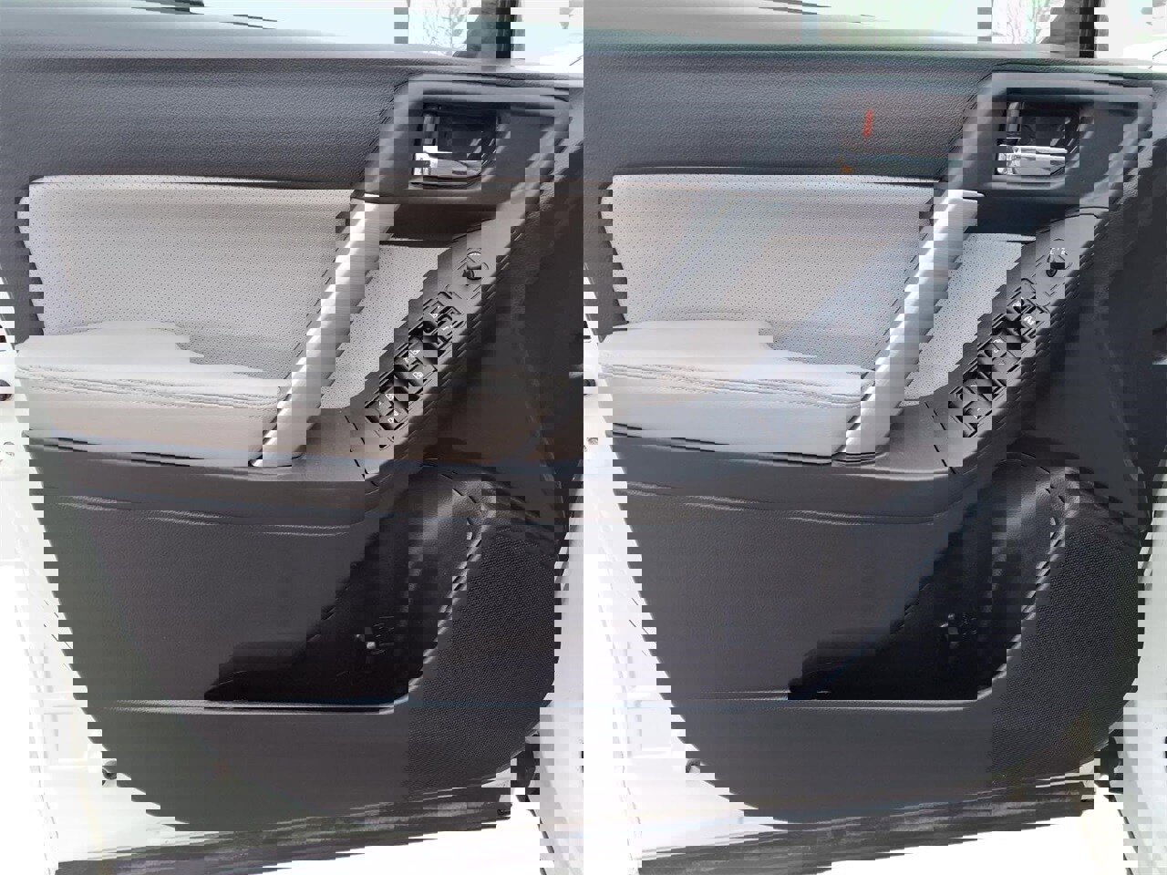 Used 2015 Subaru Forester 2.5i Limited w/ Popular Package #2 image 14