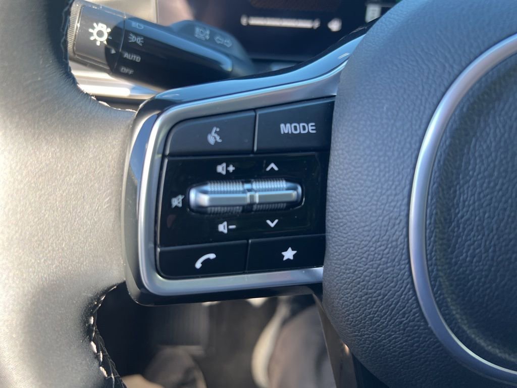 Certified 2025 Kia Sorento S image 58
