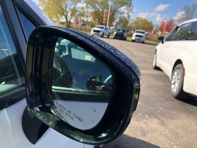 New 2026 Chrysler Pacifica Select image 2