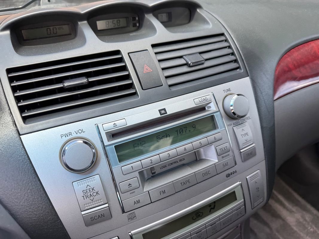 Used 2004 Toyota Solara SE FWD image 30