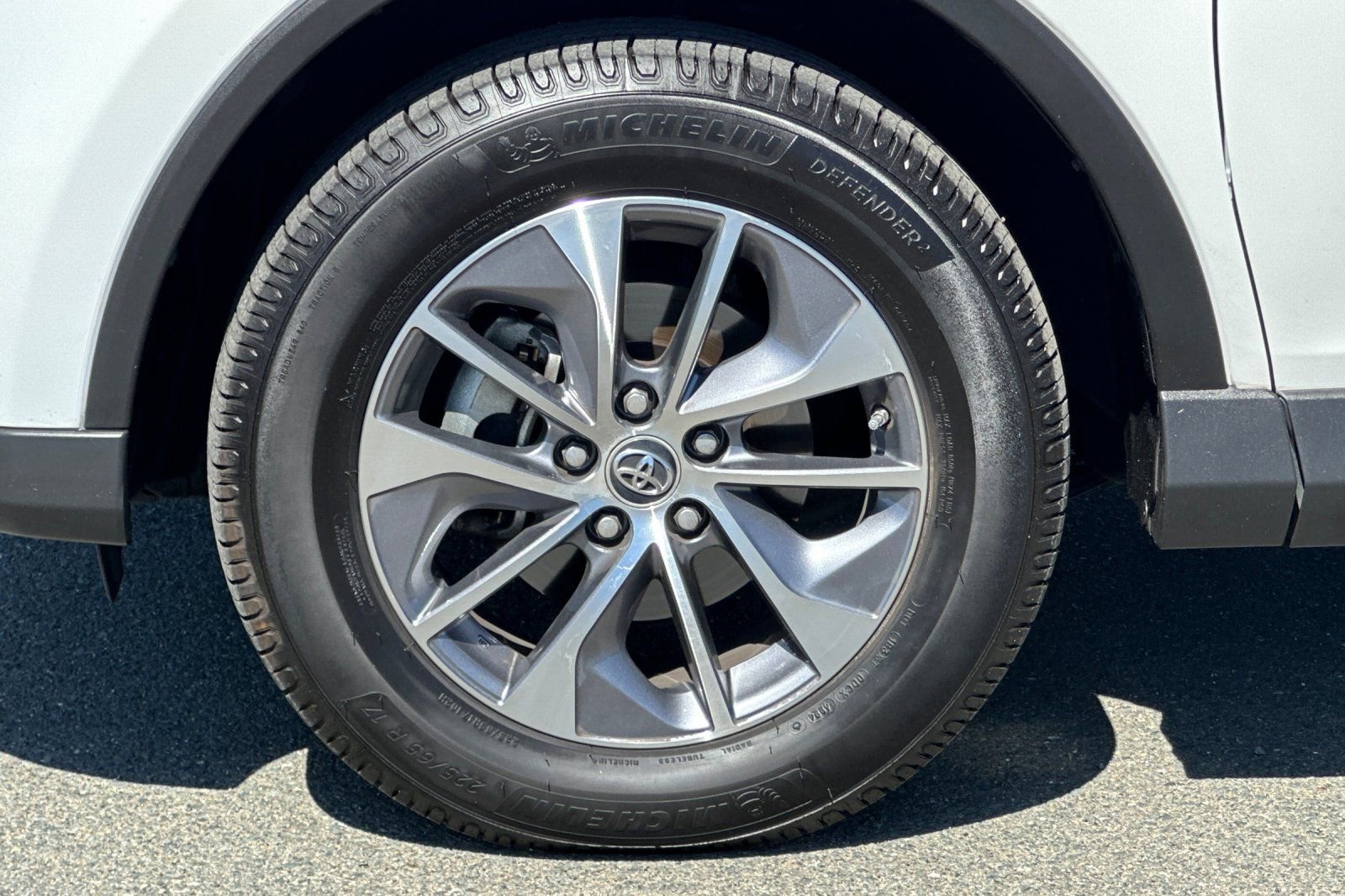 Used 2018 Toyota RAV4 LE w/ Carpet Mat Package AWD/4WD image 26