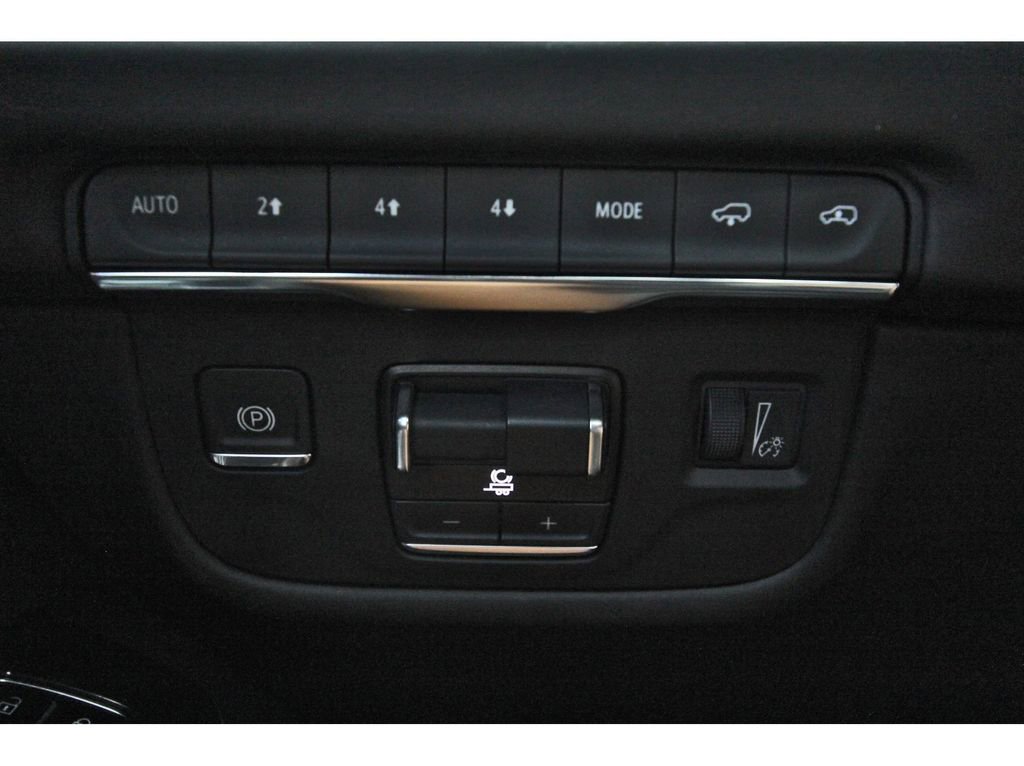 Used 2025 Cadillac Escalade Sport Platinum w/ LPO, ONYX Package image 15