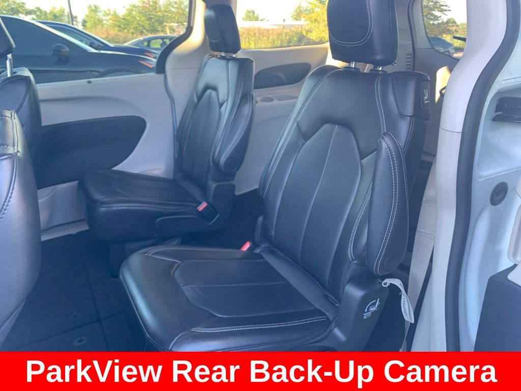 Used 2024 Chrysler Pacifica Touring-L FWD image 12