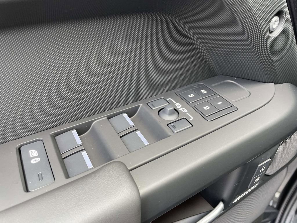 New 2026 Land Rover Defender 130 X-Dynamic SE AWD/4WD image 34