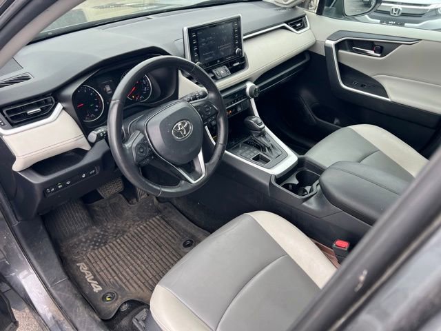 Used 2019 Toyota RAV4 XLE Premium w/ Advanced Technology Package AWD/4WD image 17