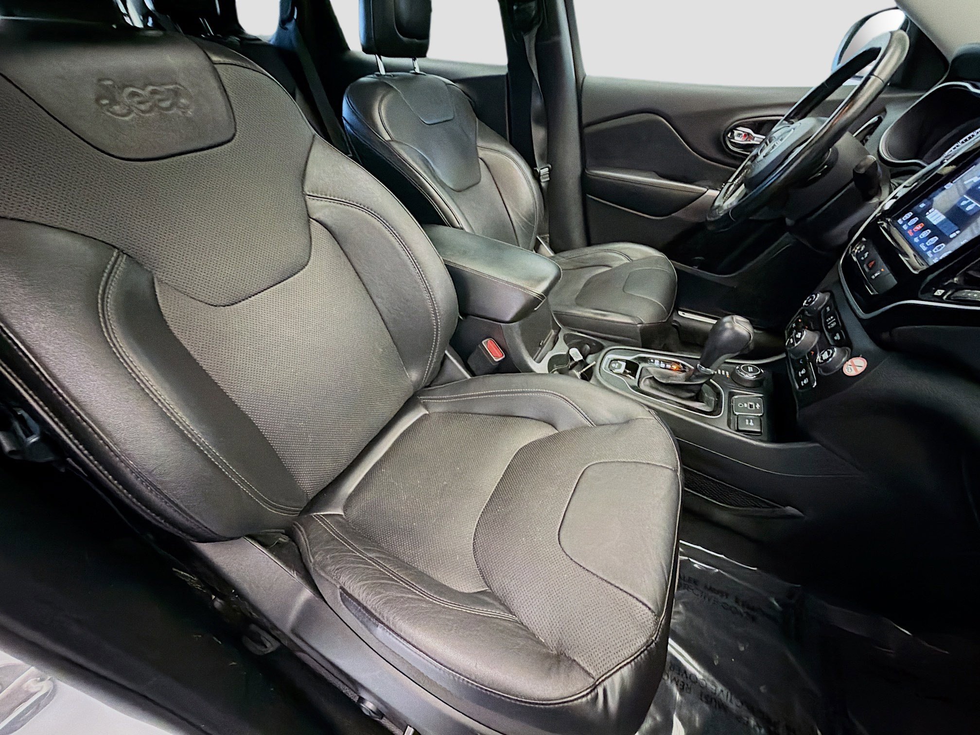 Used 2021 Jeep Cherokee Limited image 14