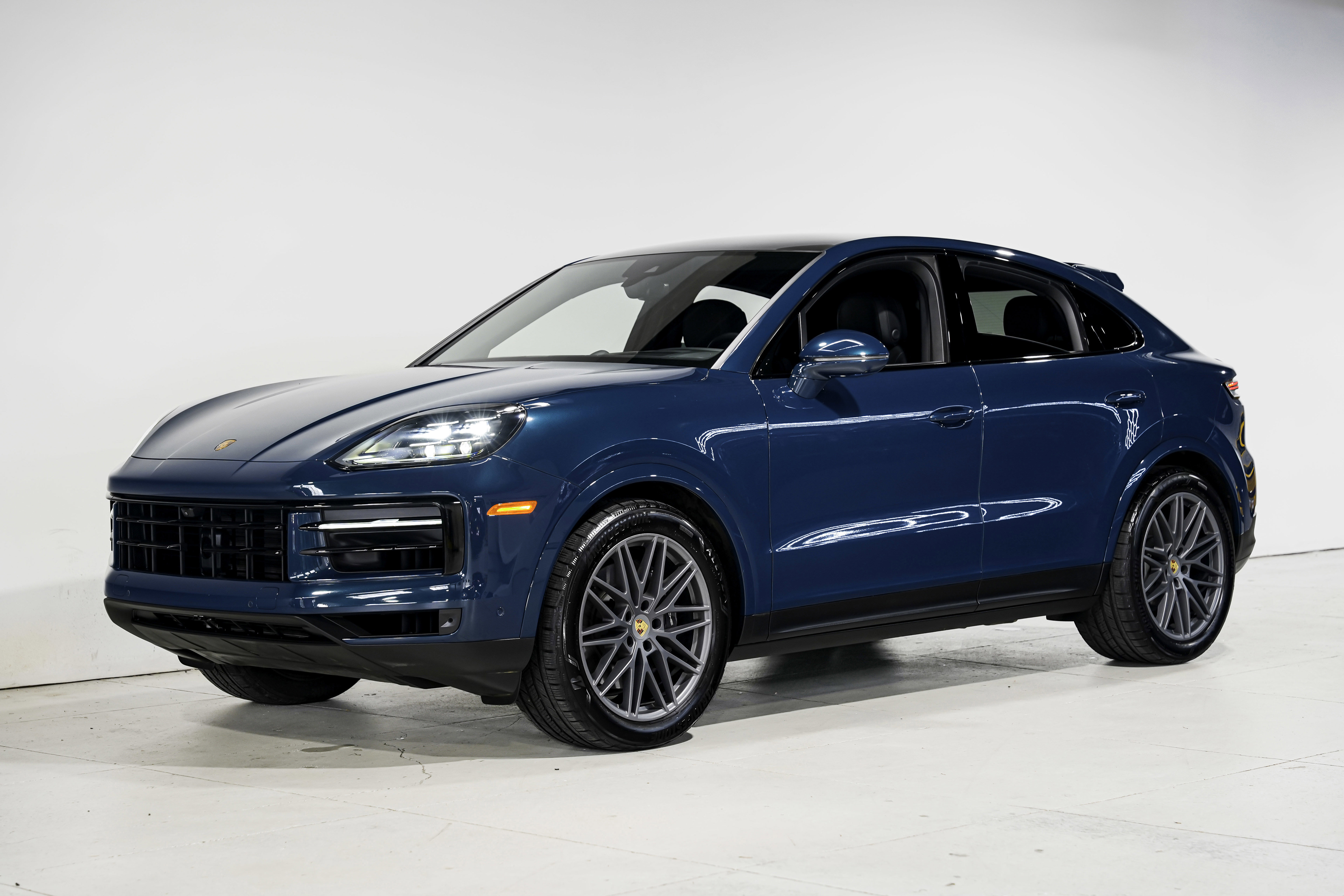 Used 2024 Porsche Cayenne Coupe image 6