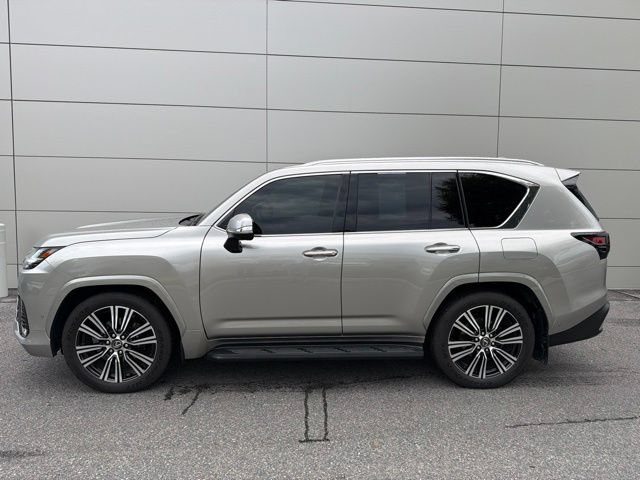 Used 2025 Lexus LX 700h Luxury AWD/4WD image 2