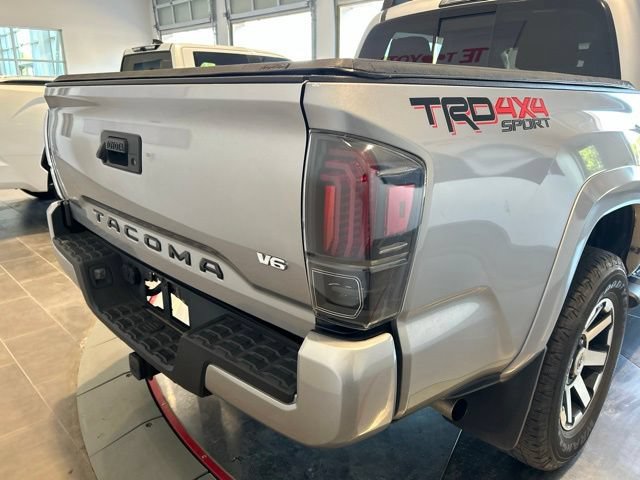 Used 2017 Toyota Tacoma TRD Sport w/ Tow Package (A/T) AWD/4WD image 5