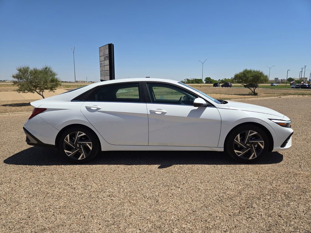 Used 2025 Hyundai Elantra Limited FWD image 6
