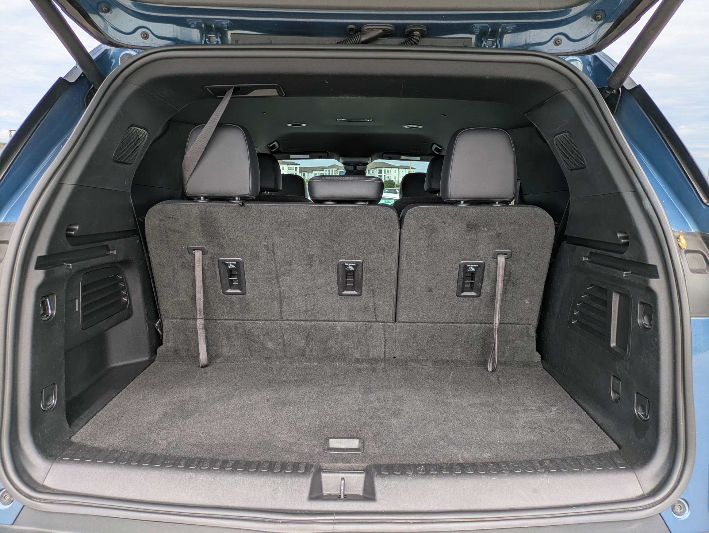 Used 2025 Chevrolet Traverse LT FWD image 11