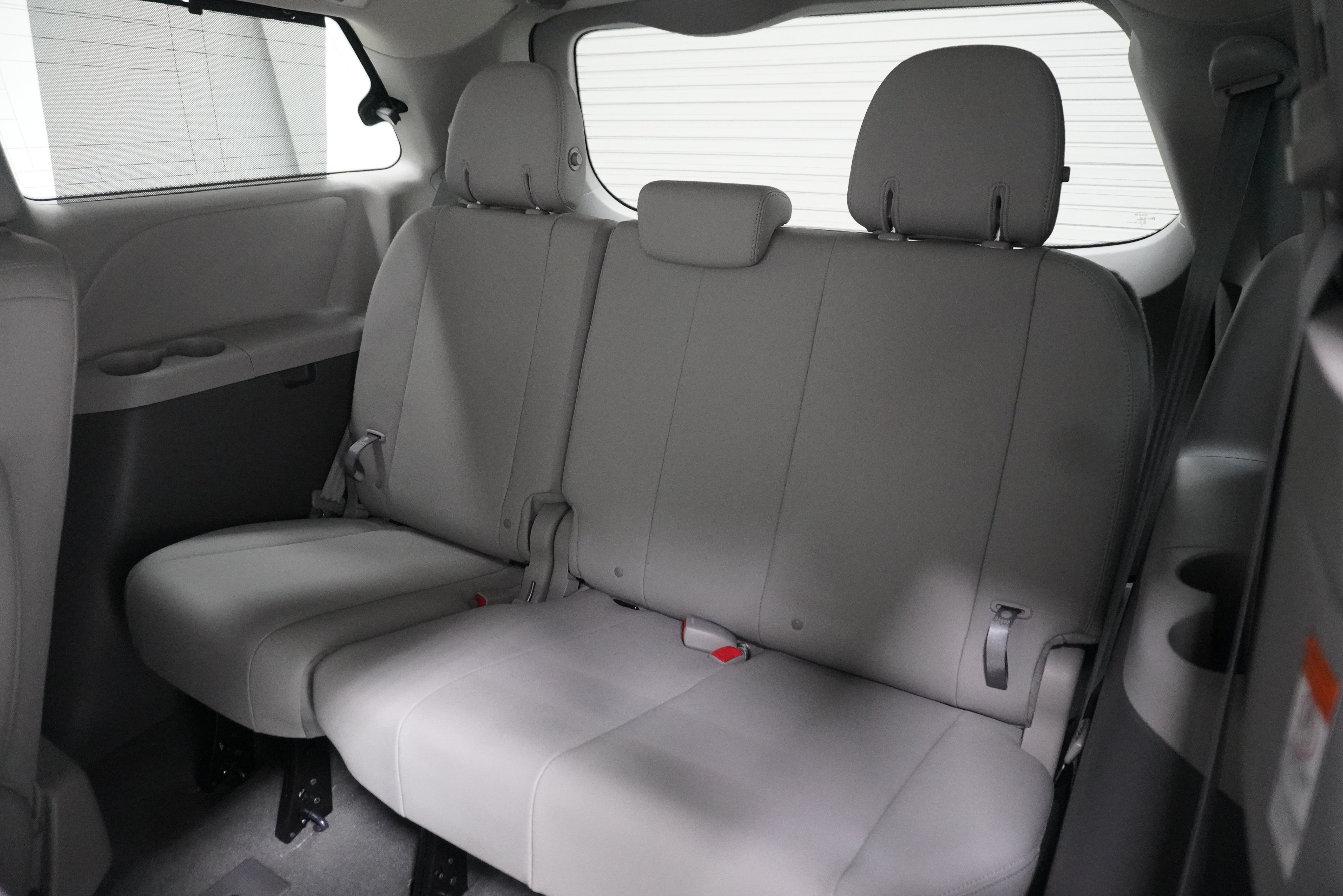 Used 2020 Toyota Sienna XLE w/ XLE Navigation Package FWD image 13