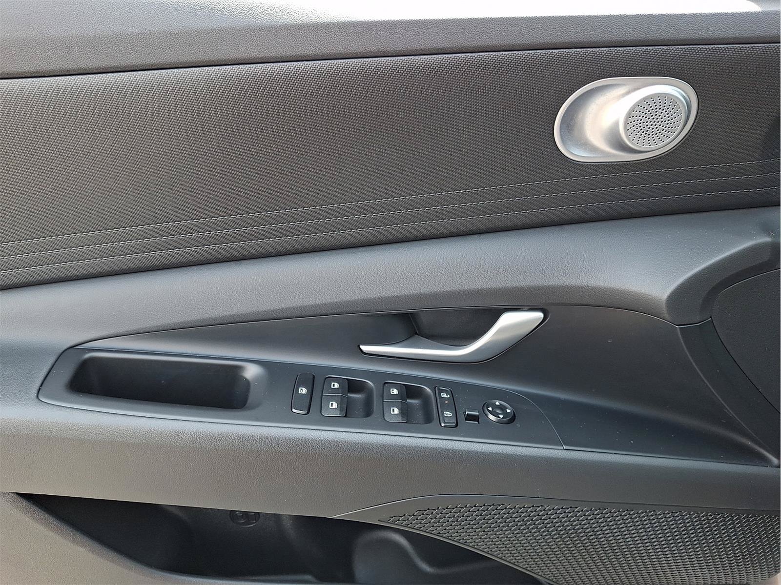 Certified 2024 Hyundai Elantra SE FWD image 10