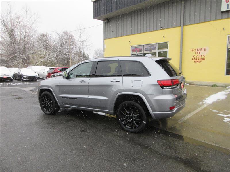 Used 2019 Jeep Grand Cherokee Altitude image 3