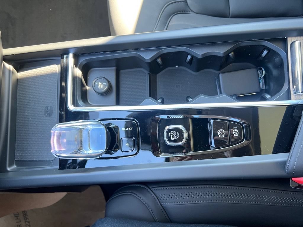 New 2026 Volvo XC60 B5 Plus w/ Protection Package Premier AWD/4WD image 21