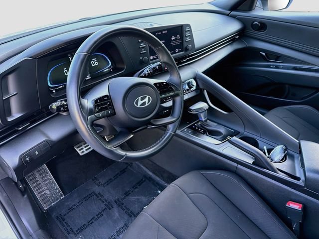 Certified 2025 Hyundai Elantra Sport FWD image 9