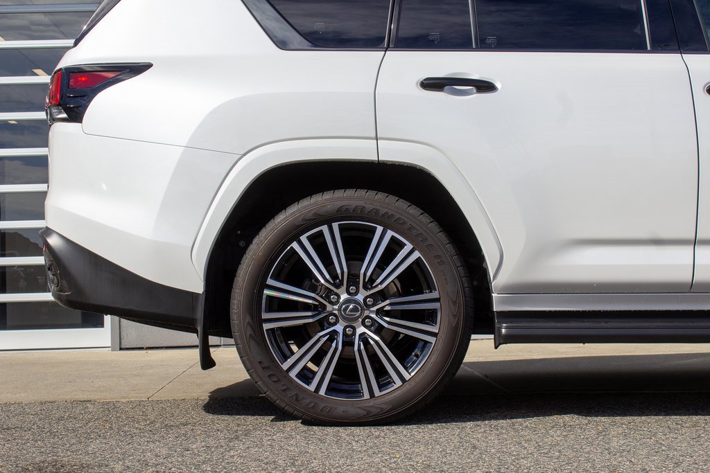 Used 2024 Lexus LX 600 4WD w/ Luxury Package image 6