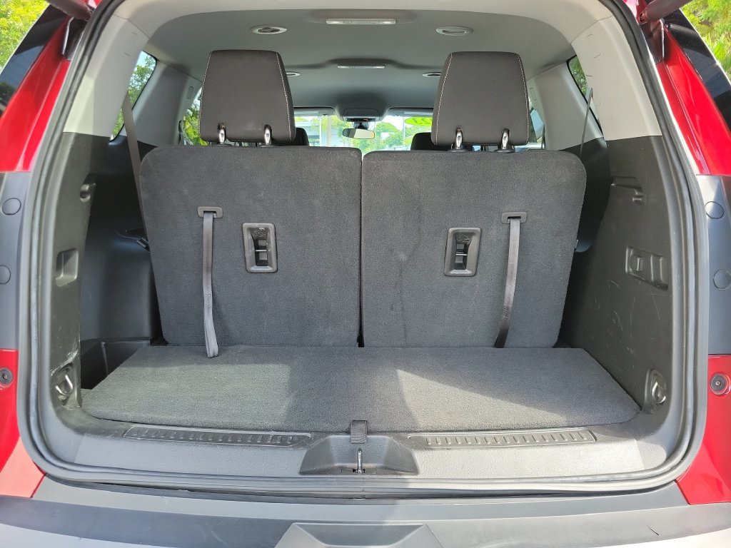 Used 2023 GMC Acadia SLE w/ Driver Convenience Package FWD image 10