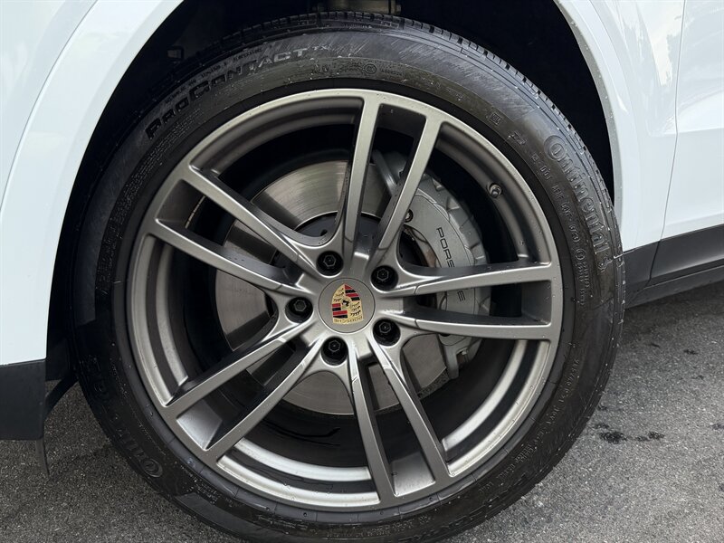 Used 2023 Porsche Cayenne S Platinum w/ Premium Package Plus AWD/4WD image 7