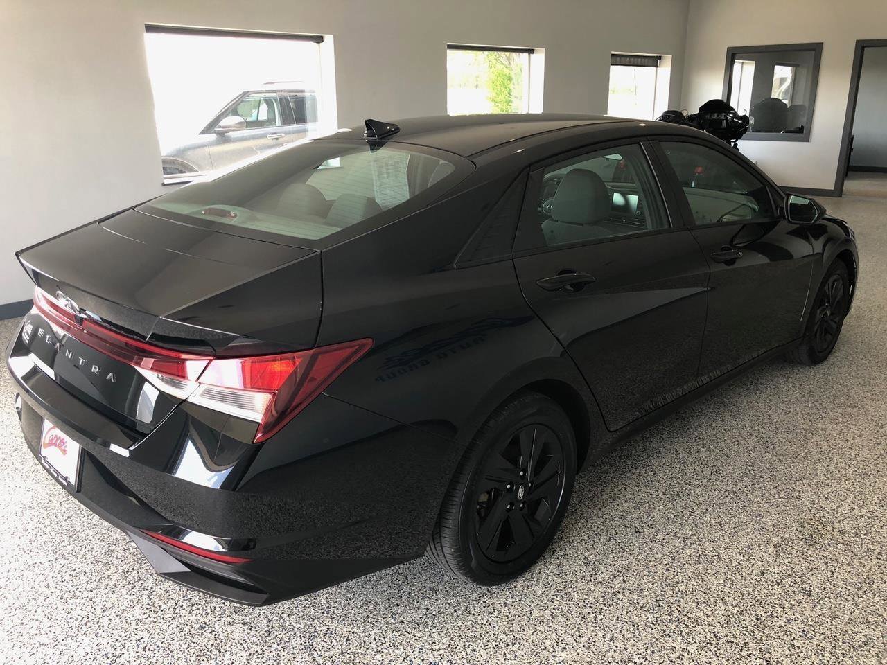 Used 2021 Hyundai Elantra SEL FWD image 4