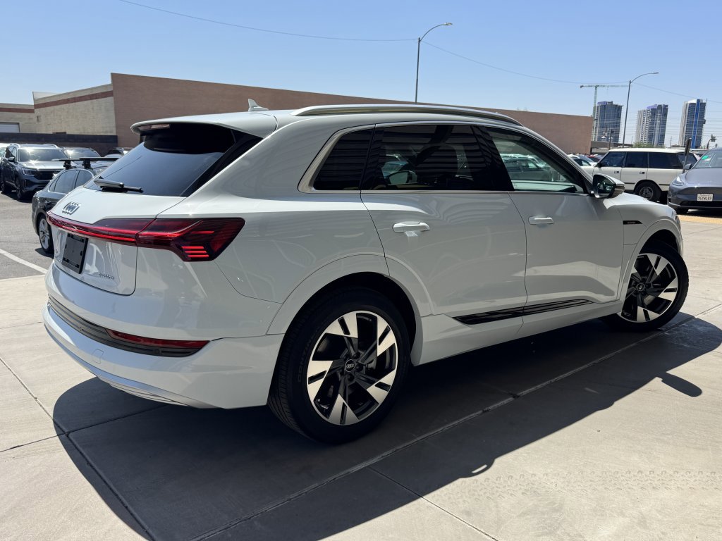 Used 2022 Audi e-tron Premium AWD/4WD image 4