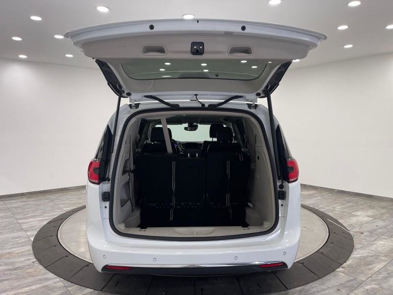 Used 2023 Chrysler Pacifica Touring-L image 43