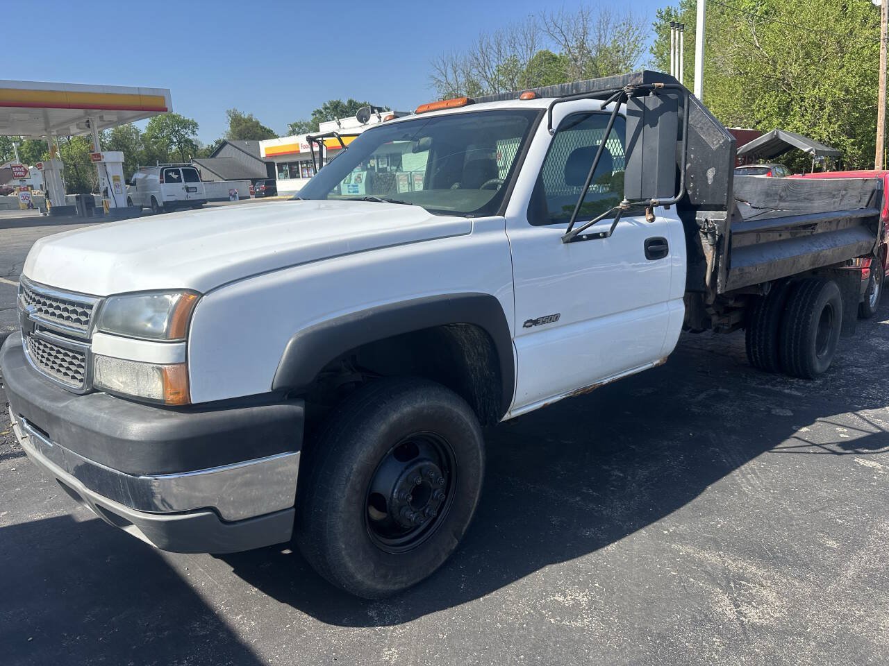 Used 2005 Chevrolet Silverado 3500 2WD Regular Cab image 1