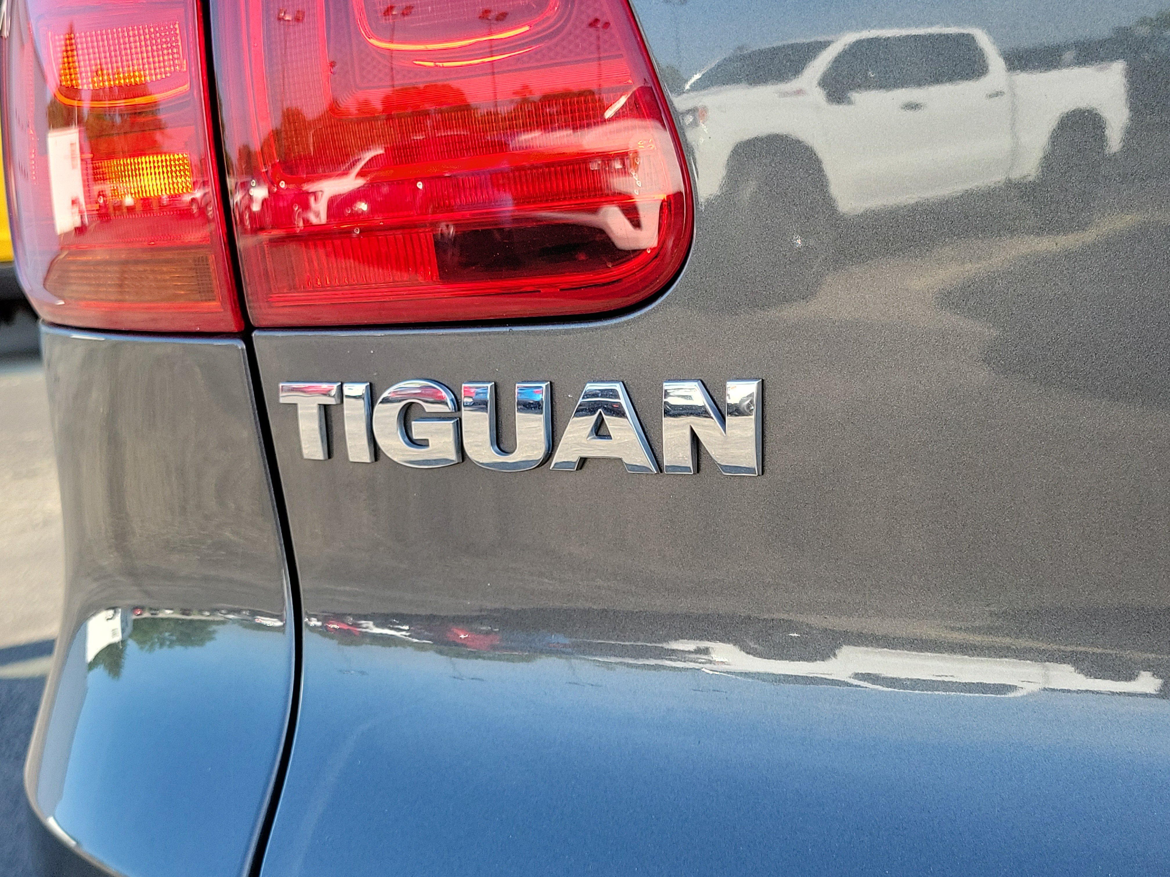 Used 2016 Volkswagen Tiguan S FWD image 6