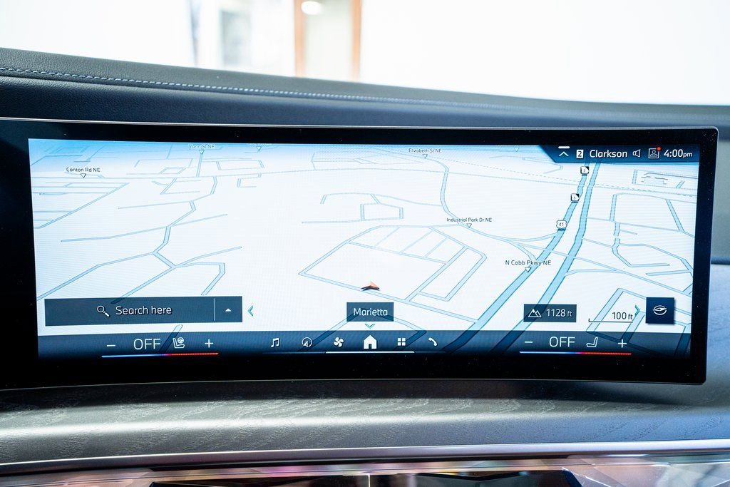 Used 2023 BMW 740i 740i w/ Parking Assistance Package image 43