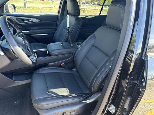 Used 2025 Chevrolet Traverse LT w/ Driver Confidence Package image 13