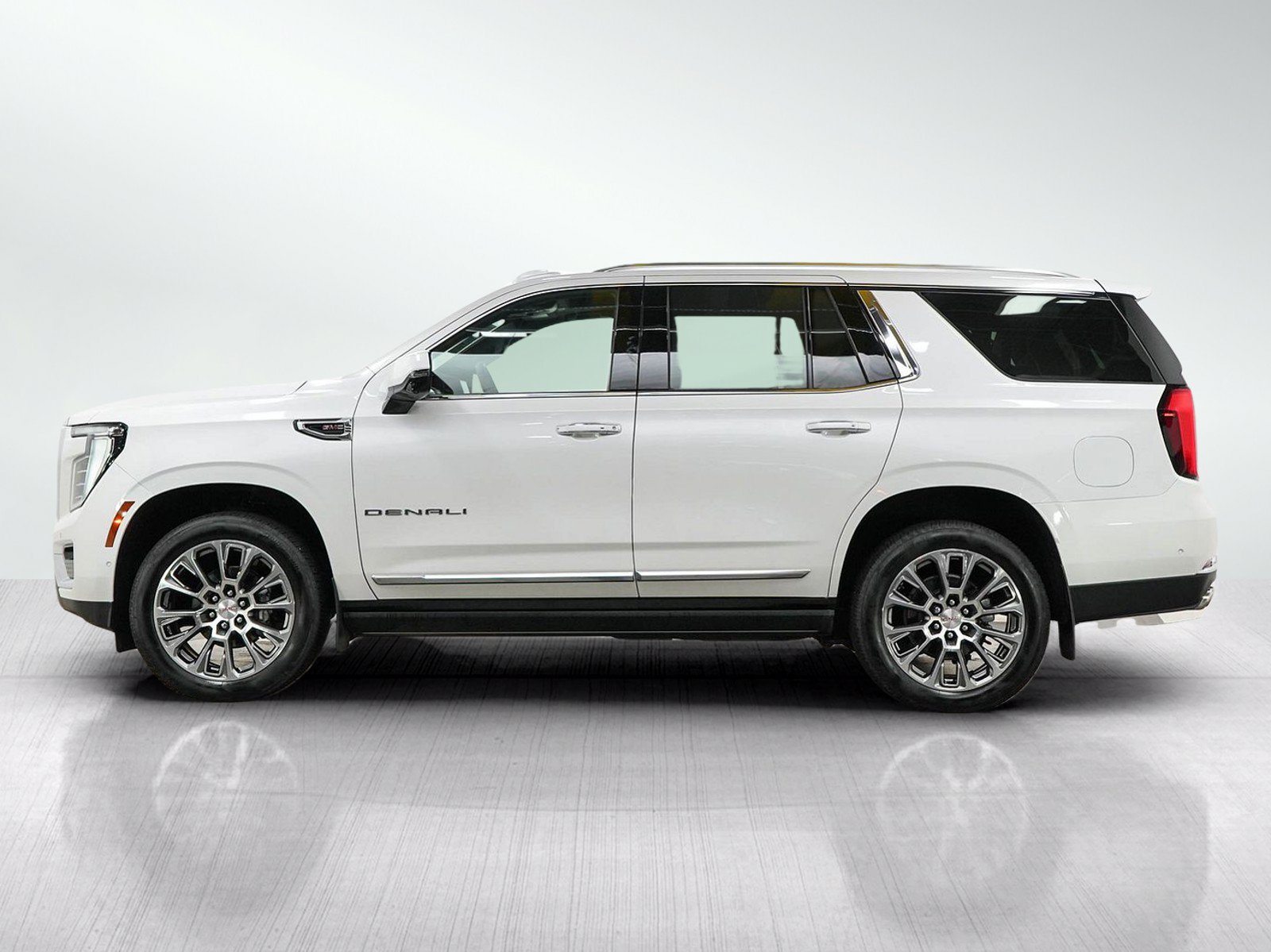 Used 2025 GMC Yukon Denali w/ Sun & Power Step Package AWD/4WD image 2