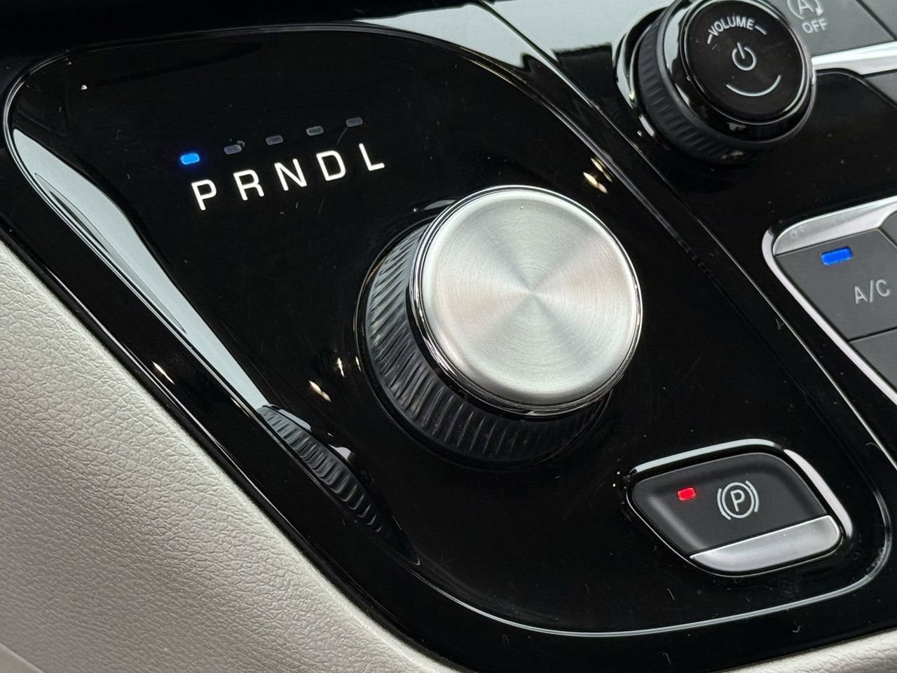 Used 2023 Chrysler Pacifica Touring-L FWD image 18