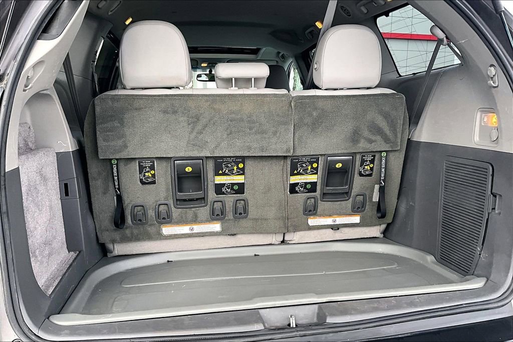 Used 2015 Toyota Sienna XLE w/ XLE Navigation Package image 23