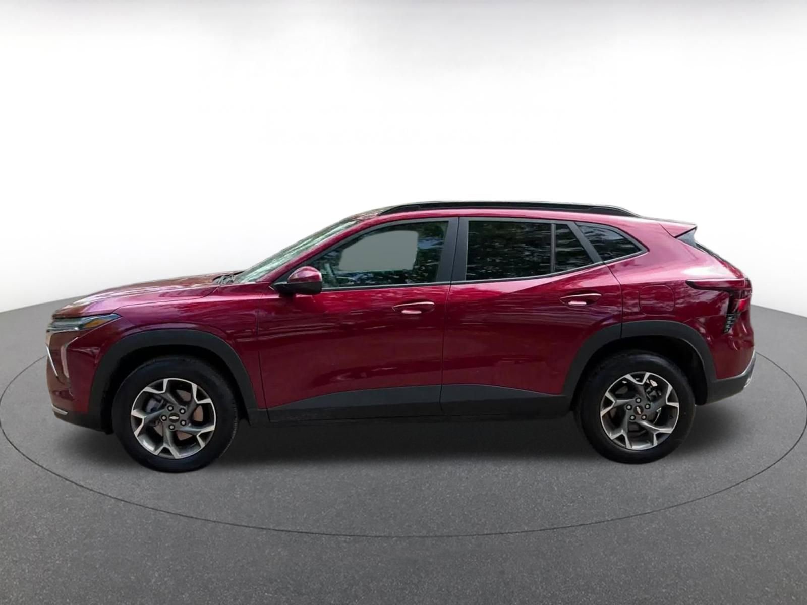 Used 2025 Chevrolet Trax LT FWD image 8