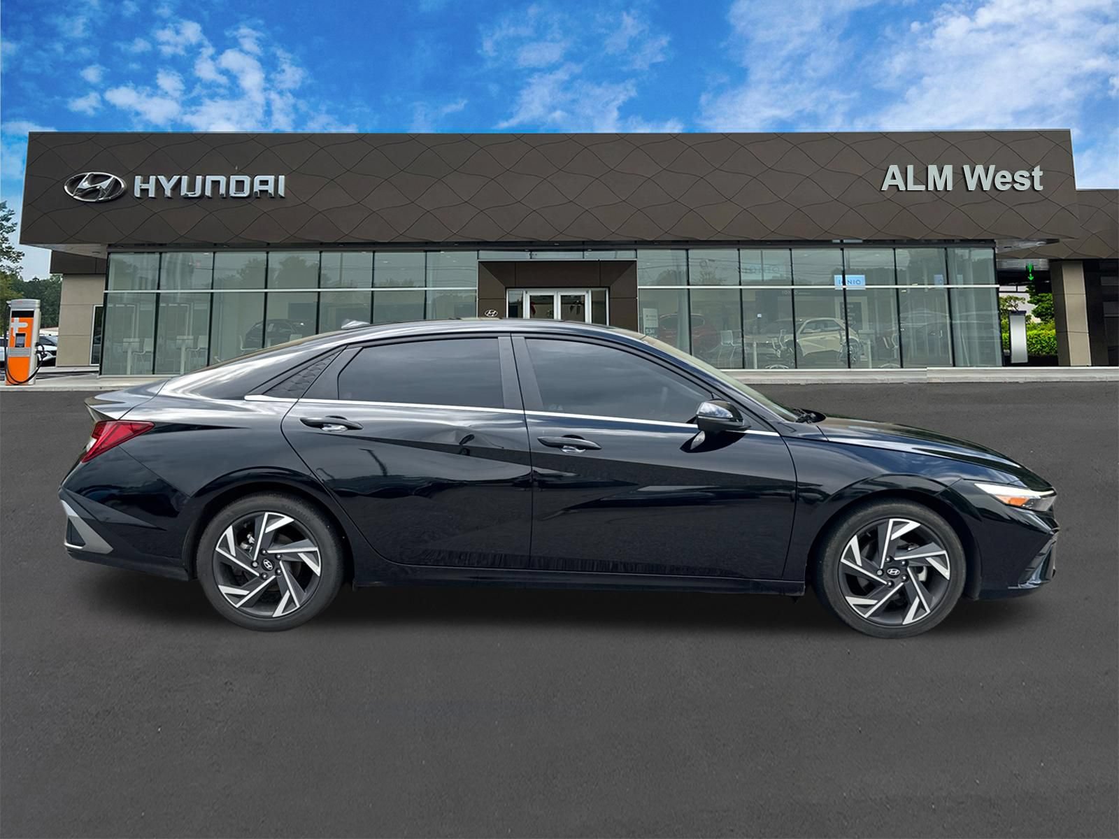 Certified 2025 Hyundai Elantra Limited FWD image 4