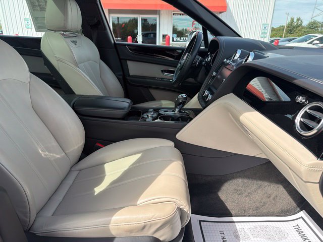 Used 2019 Bentley Bentayga AWD/4WD image 15