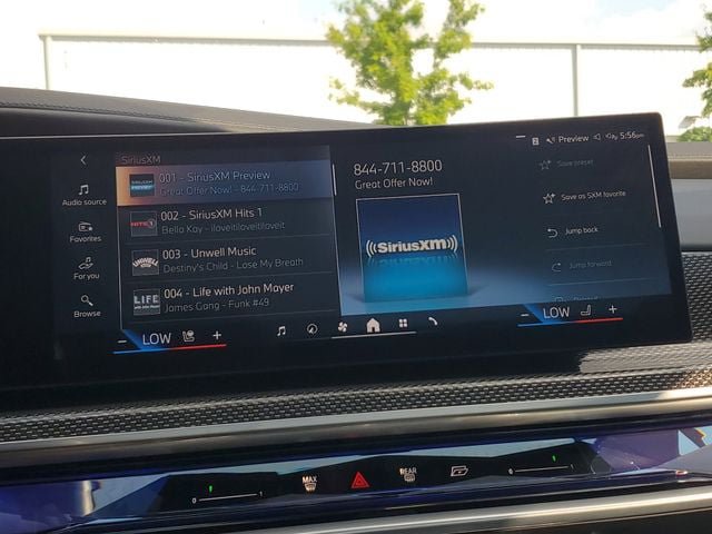 Used 2023 BMW 740i w/ Parking Assistance Package RWD image 31
