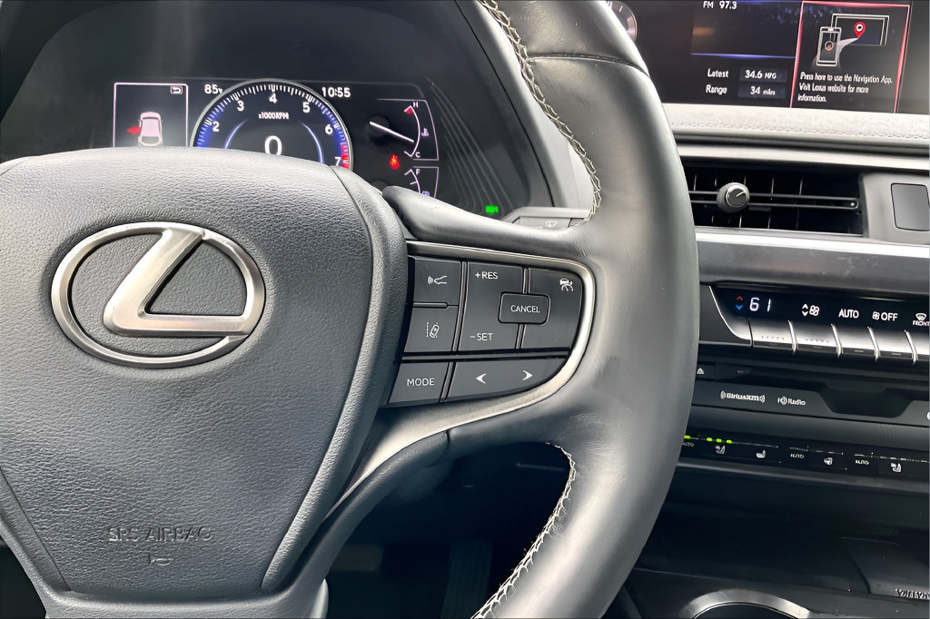 Used 2019 Lexus UX 200 w/ Premium Package FWD image 11