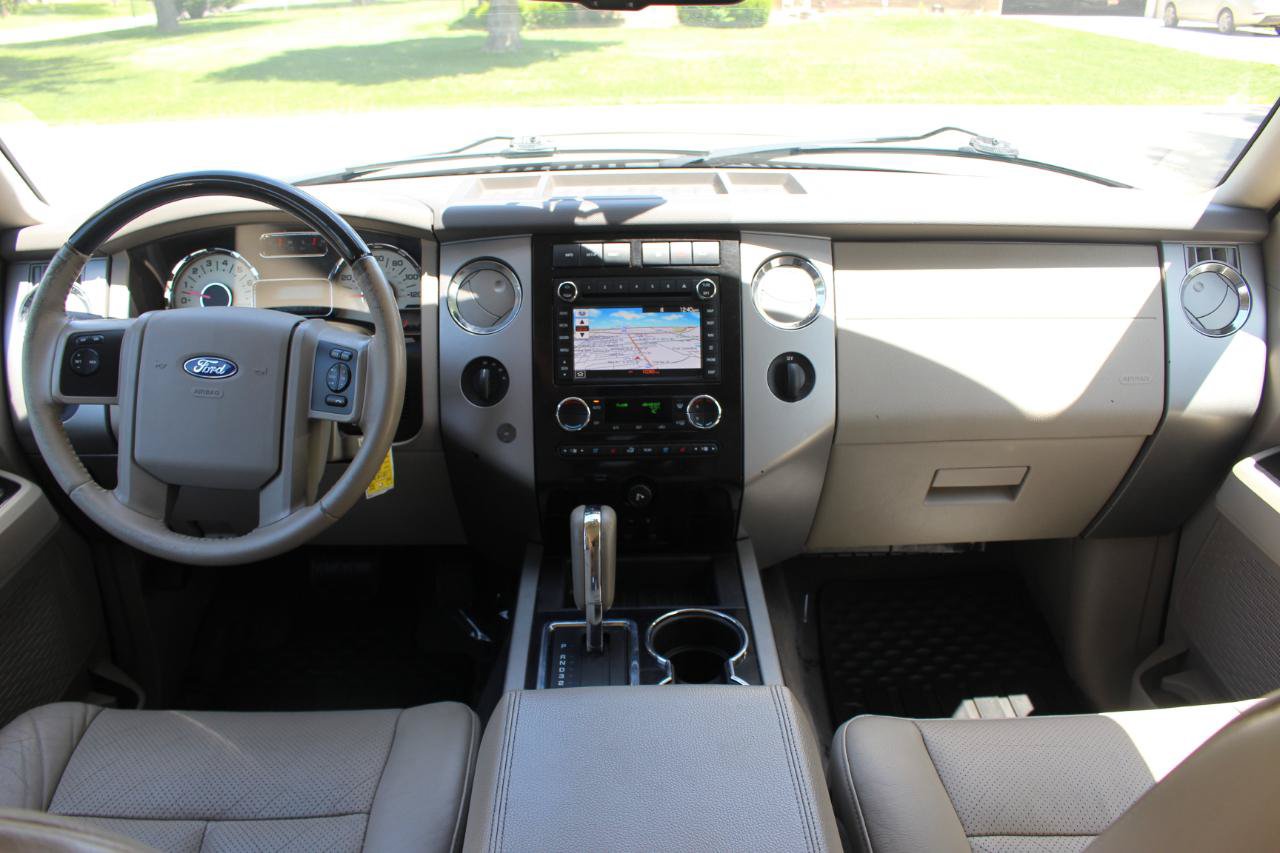 Used 2014 Ford Expedition Limited w/ Equipment Group 301A AWD/4WD image 29