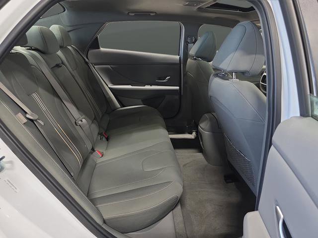 Certified 2025 Hyundai Elantra SEL image 32
