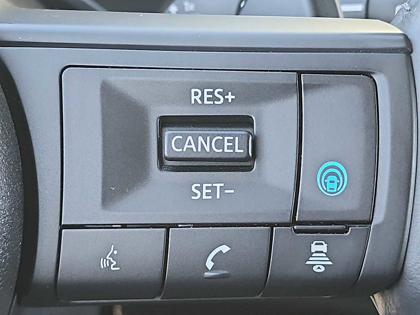 Used 2024 Nissan Rogue SV w/ SV Premium Package image 27