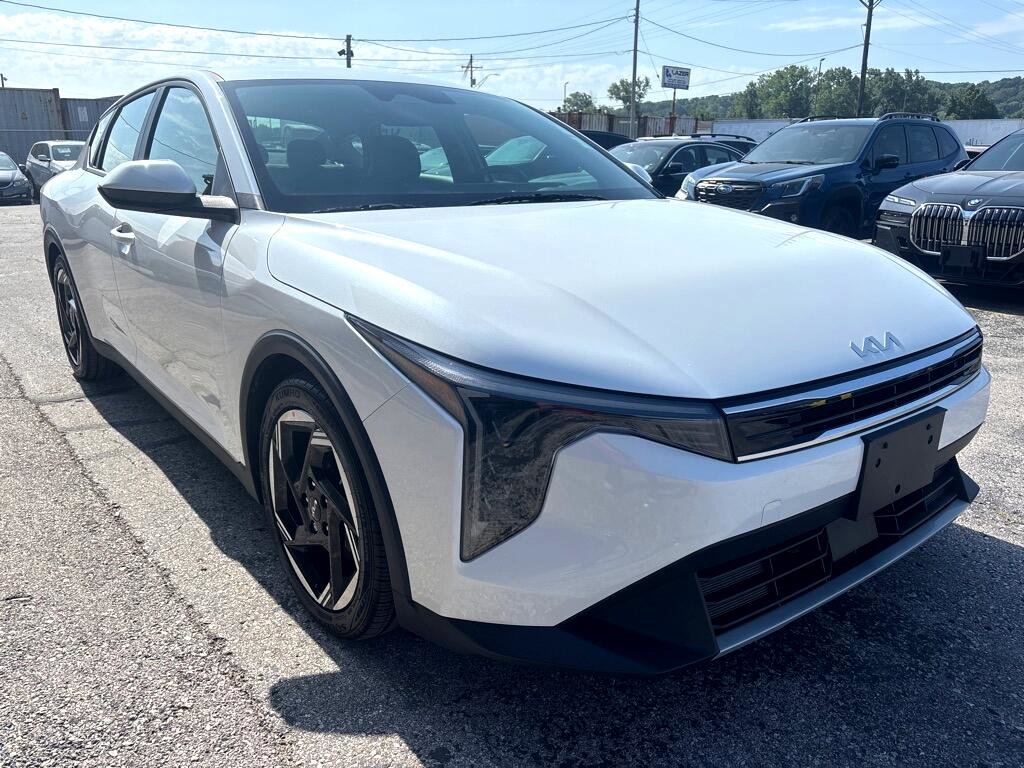 Used 2025 Kia K4 EX image 4