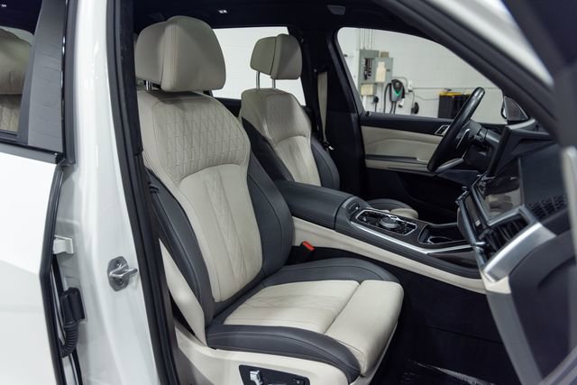 Certified 2025 BMW X7 M60i AWD/4WD image 26