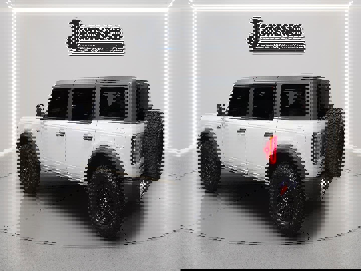 Used 2024 Ford Bronco Wildtrak image 3