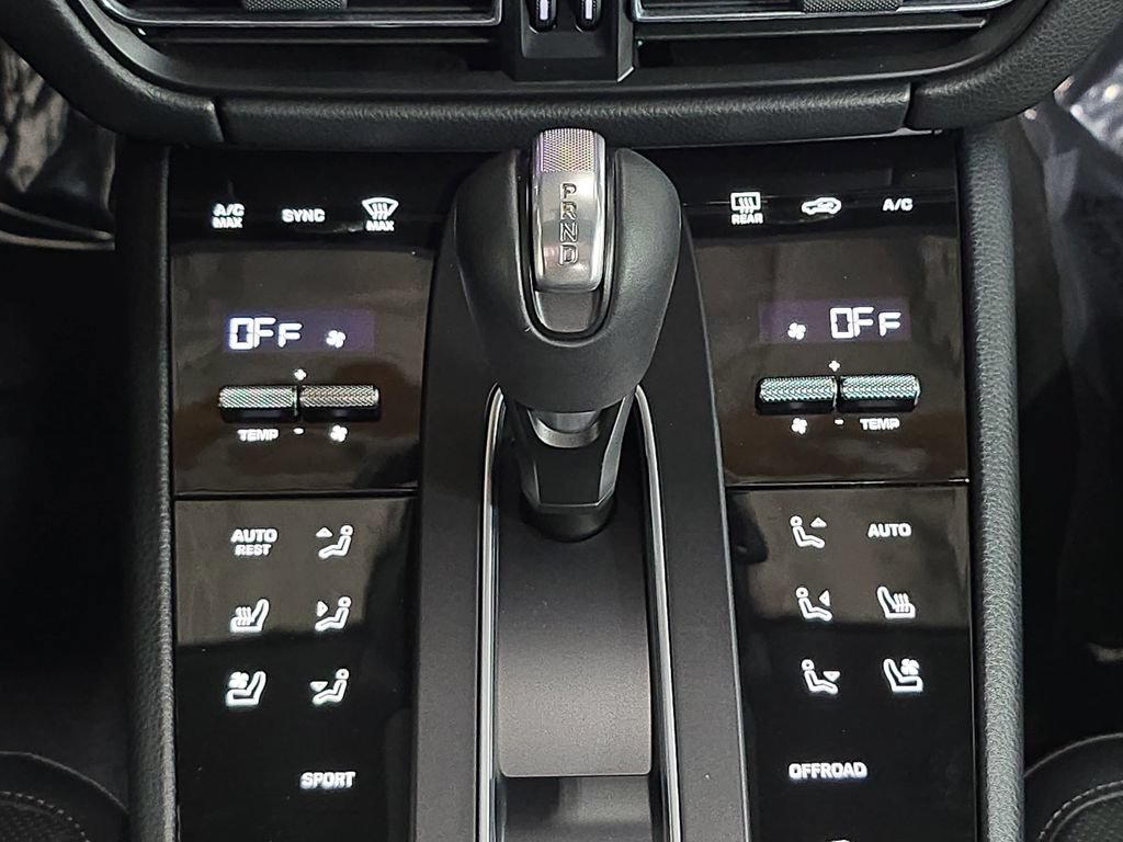 Certified 2026 Porsche Macan AWD/4WD image 19