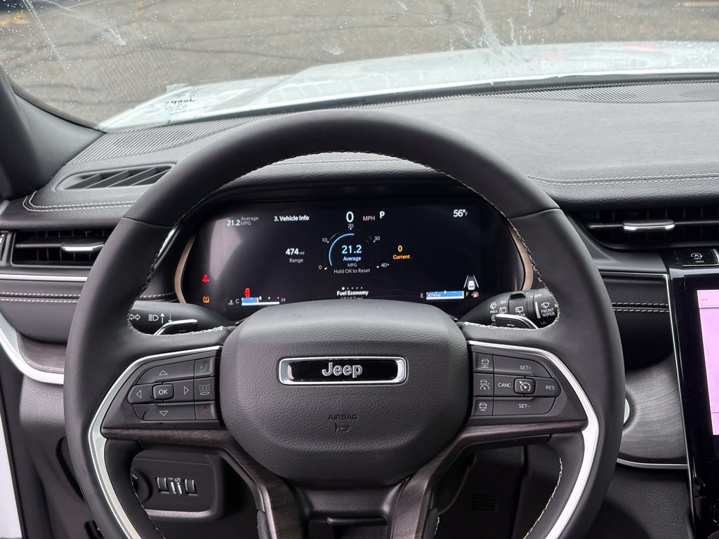 Used 2025 Jeep Grand Cherokee Limited AWD/4WD image 18